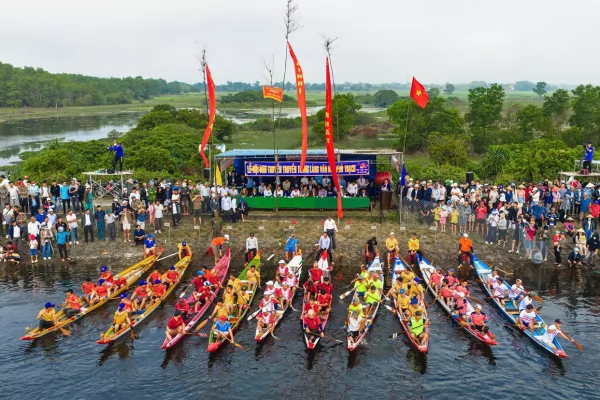 Bế mạc giải đua thuyền truyền thống Phò Trạch 2026